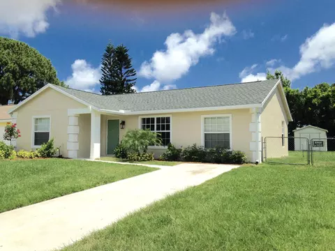 124 Lakeside Cir, Jupiter, FL 33458 photo 2