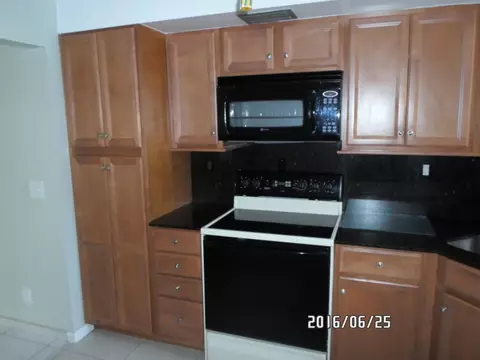 217 Capri E, Delray Beach, FL 33484 photo 10
