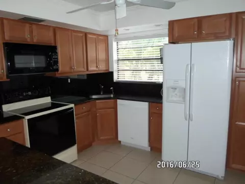 217 Capri E, Delray Beach, FL 33484 photo 9