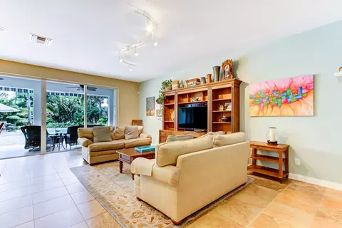 342 Caravelle Dr, Jupiter, FL 33458 photo 6