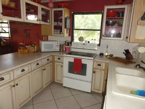710 Laura Ln, Jupiter, FL 33458 photo 4