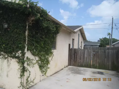 1787 SE Monroe St, Stuart, FL 34997 photo 3