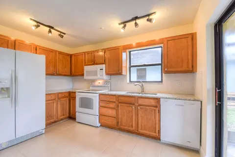 5892 SE Collins Ave, Stuart, FL 34997 photo 7