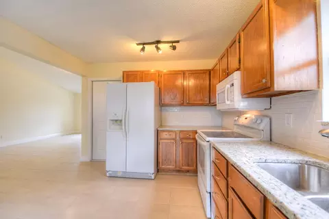 5892 SE Collins Ave, Stuart, FL 34997 photo 8