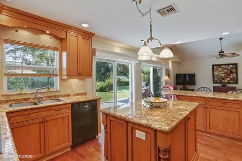 146 Cypress Cv, Jupiter, FL 33458 photo 3