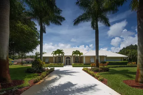 82 SE Harbor Point Dr, Stuart, FL 34996 photo 1
