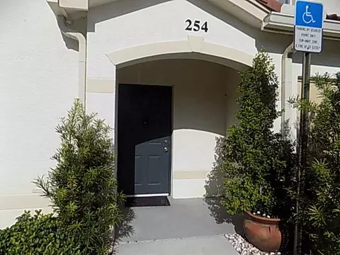 254 SE Kitching Cir, Stuart, FL 34994 photo 1