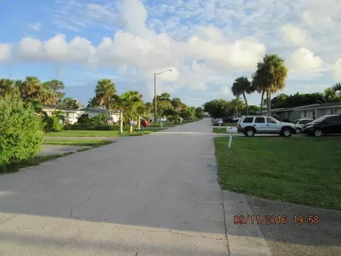 414 SE Fini Dr, Stuart, FL 34996 photo 4