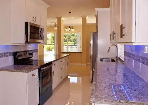 104 Hampton Cir, Jupiter, FL 33458 photo 9