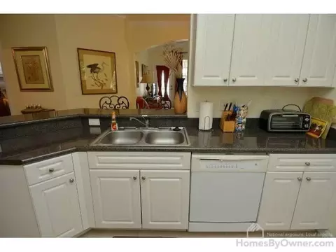 294 SE Kitching Cir, Stuart, FL 34994 photo 3