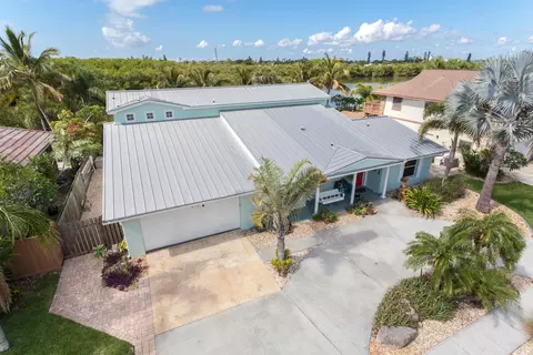 310 Kent Dr, Cocoa Beach, FL 32931 photo 1