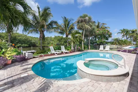 310 Kent Dr, Cocoa Beach, FL 32931 photo 6