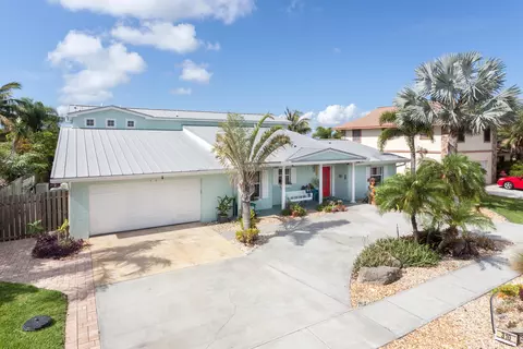 310 Kent Dr, Cocoa Beach, FL 32931 photo 2