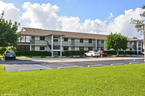 1250 SE Parkview Pl #C-2, Stuart, FL 34994 photo 1