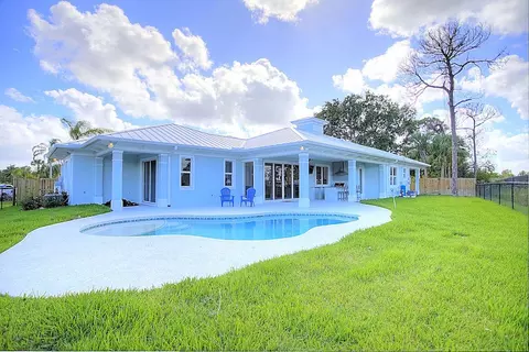 999 SE Buttonwood Cir, Stuart, FL 34997 photo 2