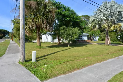 3423 SE Jefferson St, Stuart, FL 34997 photo 2