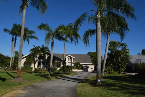 1525 NW Pine Lake Dr, Stuart, FL 34994 photo 2