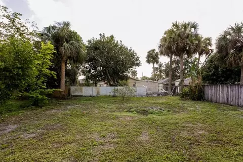 6830 4th St, Jupiter, FL 33458 photo 4