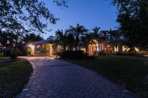 3701 SE Tailwinds Rd, Jupiter, FL 33478 photo 3