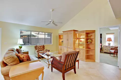 71 Maplecrest Cir, Jupiter, FL 33458 photo 11
