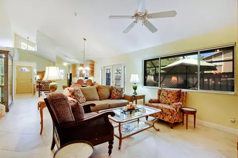 71 Maplecrest Cir, Jupiter, FL 33458 photo 12