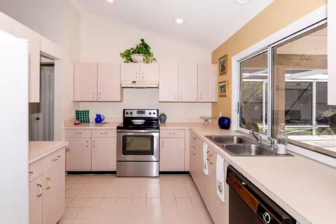 100 SW Linden St, Stuart, FL 34997 photo 5