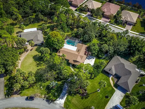 1120 SE Buttonwood Cir, Stuart, FL 34997 photo 4