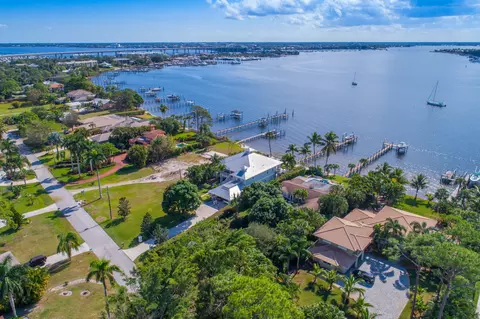 611 NW Sunset Dr, Stuart, FL 34994 photo 4