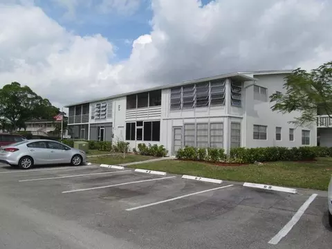 88 Markham E, Deerfield Beach, FL 33442 photo 2