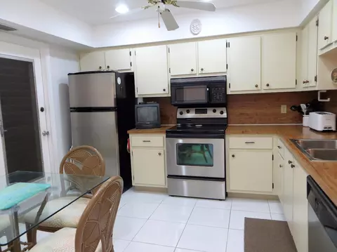 7 Ridgepointe Dr #E, Boynton Beach, FL 33435 photo 4