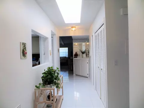 7 Ridgepointe Dr #E, Boynton Beach, FL 33435 photo 2