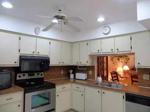 7 Ridgepointe Dr #E, Boynton Beach, FL 33435 photo 6