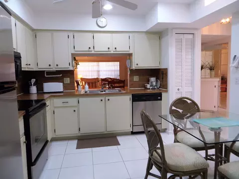 7 Ridgepointe Dr #E, Boynton Beach, FL 33435 photo 7