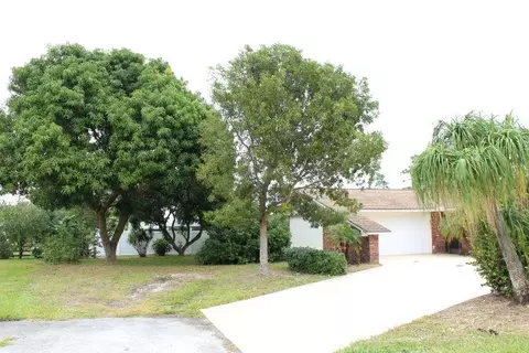 4575 SE Pilot Ave, Stuart, FL 34997 photo 3