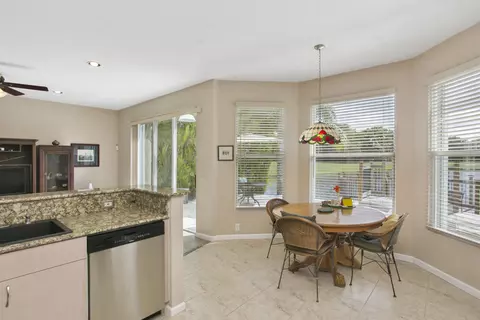 3360 E Greenview Ter E, Margate, FL 33063 photo 7