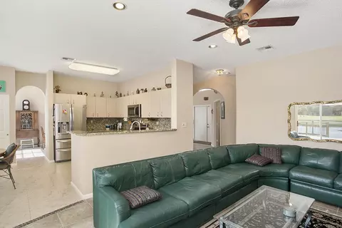 3360 E Greenview Ter E, Margate, FL 33063 photo 8