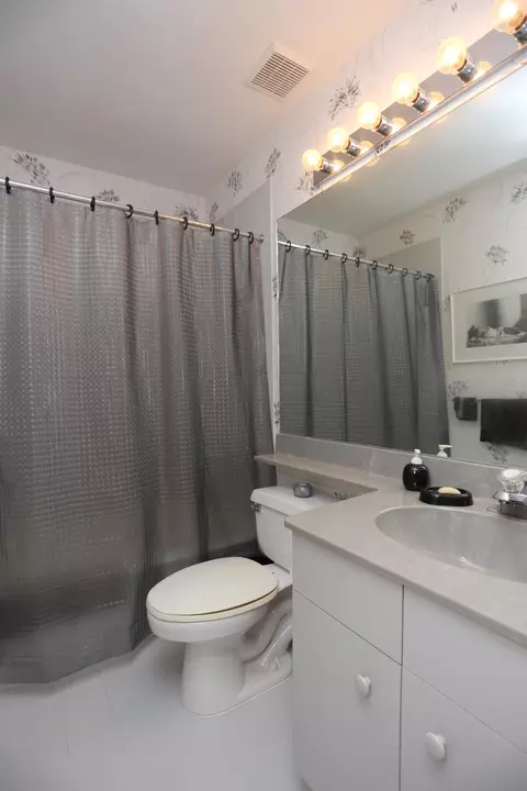 3360 E Greenview Ter E, Margate, FL 33063 photo 17