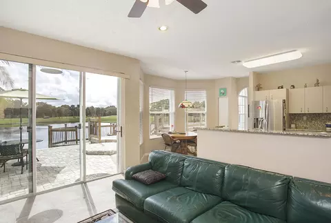 3360 E Greenview Ter E, Margate, FL 33063 photo 9