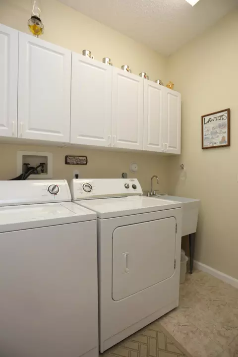 3360 E Greenview Ter E, Margate, FL 33063 photo 12