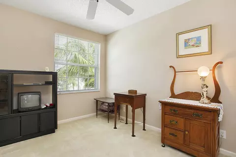 3360 E Greenview Ter E, Margate, FL 33063 photo 15