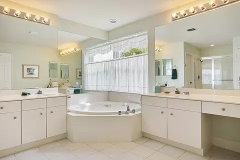 3360 E Greenview Ter E, Margate, FL 33063 photo 14