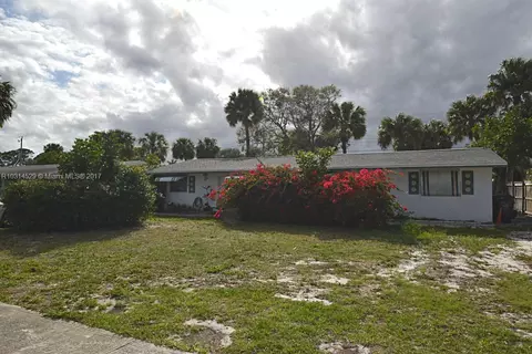 428 SE Parkway Dr, Stuart, FL 34996 photo 2