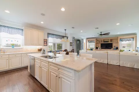 136 Manor Cir, Jupiter, FL 33458 photo 11