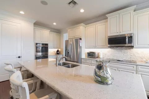 136 Manor Cir, Jupiter, FL 33458 photo 9