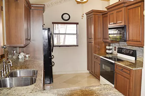 112 Maplecrest Cir, Jupiter, FL 33458 photo 7