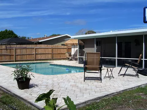 2068 SE Harrison St, Stuart, FL 34997 photo 4