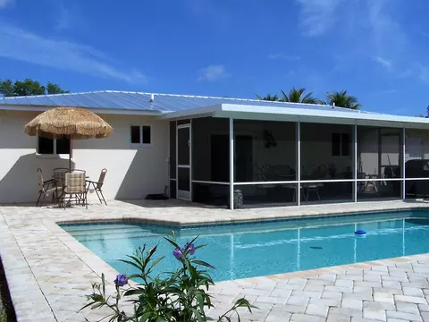 2068 SE Harrison St, Stuart, FL 34997 photo 2