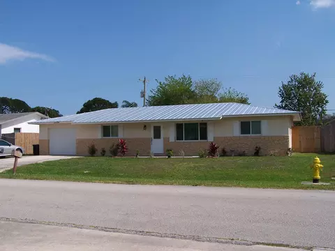 2068 SE Harrison St, Stuart, FL 34997 photo 3