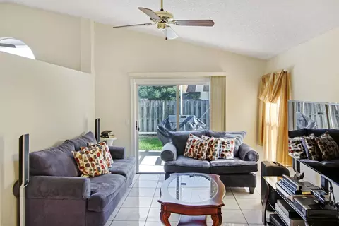 1325 E Glen Oak Rd, North Lauderdale, FL 33068 photo 4