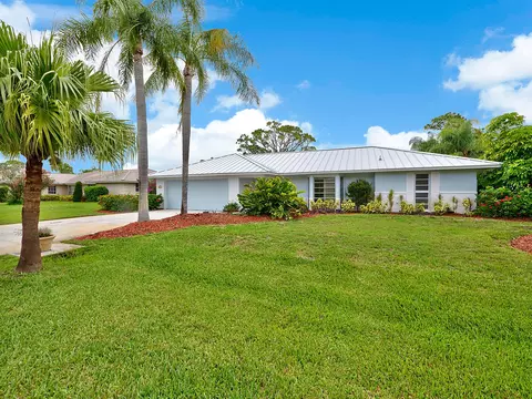 3871 SE Fairway W, Stuart, FL 34997 photo 2